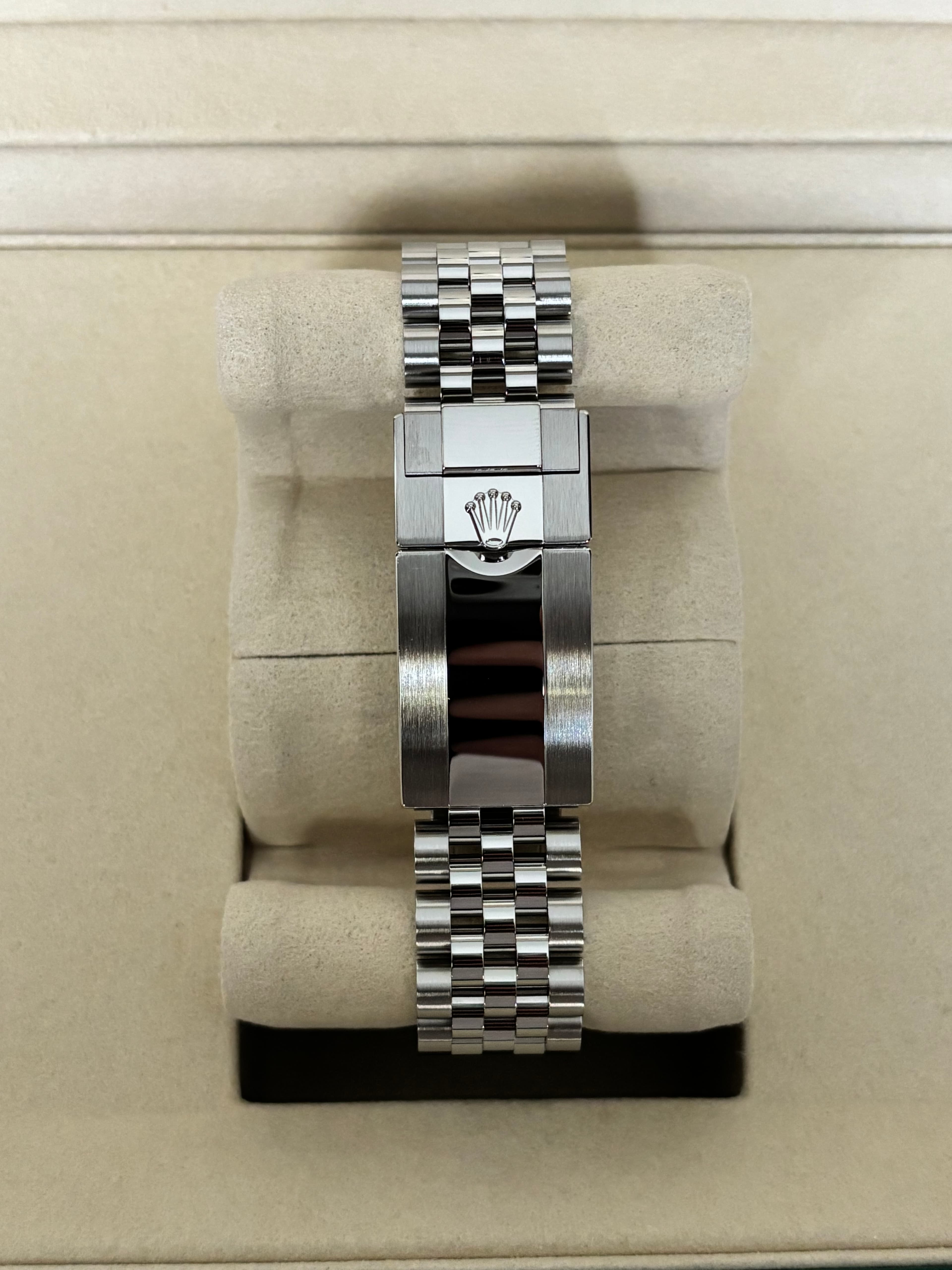 Rolex GMT Master II 126710GRNR “Bruce Wayne” (2026) — photo 10