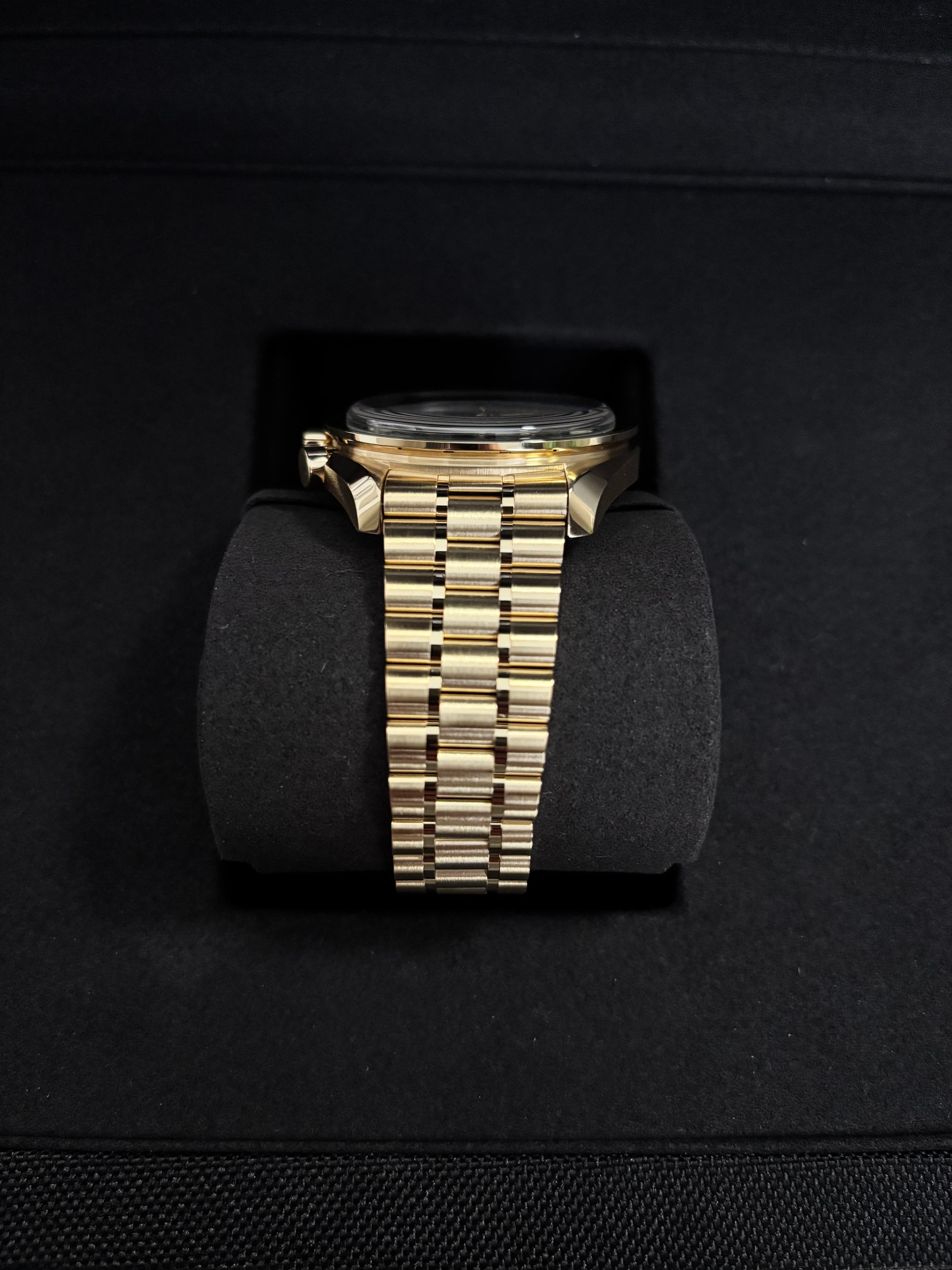 Omega Speedmaster Professional Moonwatch in Moonshine Gold 310.60.42.50.10.001 (2023) — photo 4