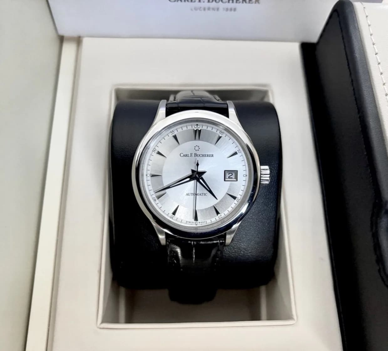 Carl F. Bucherer Manero AutoDate 00.10908.08.13.01 “00.10908.08.13.01” (2021)